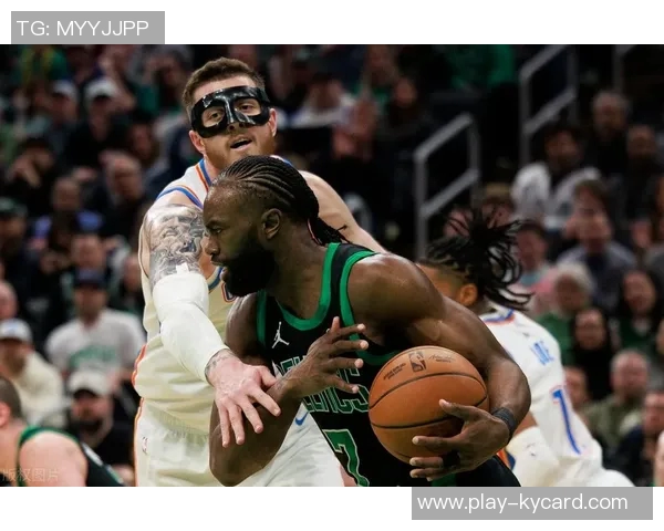 杰伦布朗场均296分助力球队东部第三却仅获东部第六排名 杰伦布朗场均296分助力球队东部第三却仅获东部第六排名