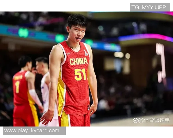 杨瀚森未获主帅信任内线人手不足仍难以获得上场机会