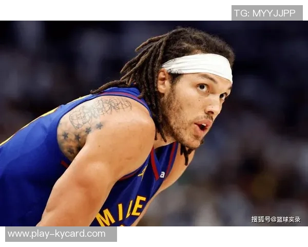 阿隆戈登新纹身惊艳亮相双黑臂环引发球迷热议 阿隆戈登新纹身惊艳亮相双黑臂环引发球迷热议