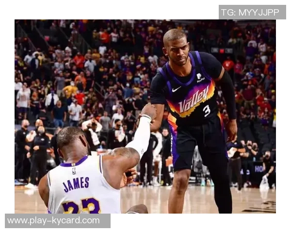 詹姆斯投篮与传球给八村的差异何在为何引发如此争议